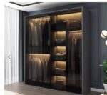 خزائن ملابس زجاجيةبتصميم عصري