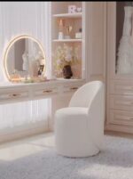 كرسي تسريحة بظهر بتصميم انيق