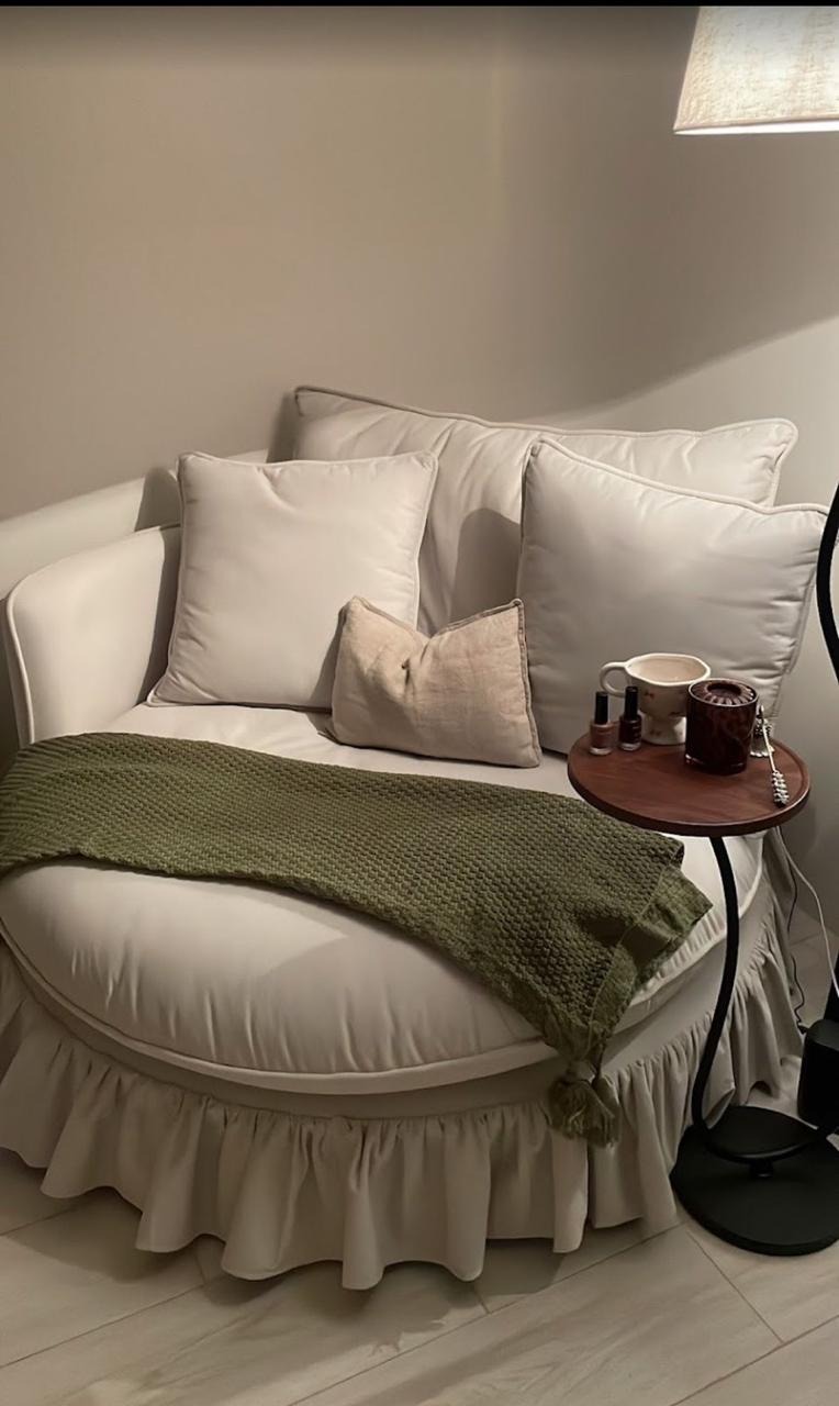 WhatsApp Image 2025-12-22 at 9.55.22 AM كنبه صغيره دائريه للراحة - الصورة 1